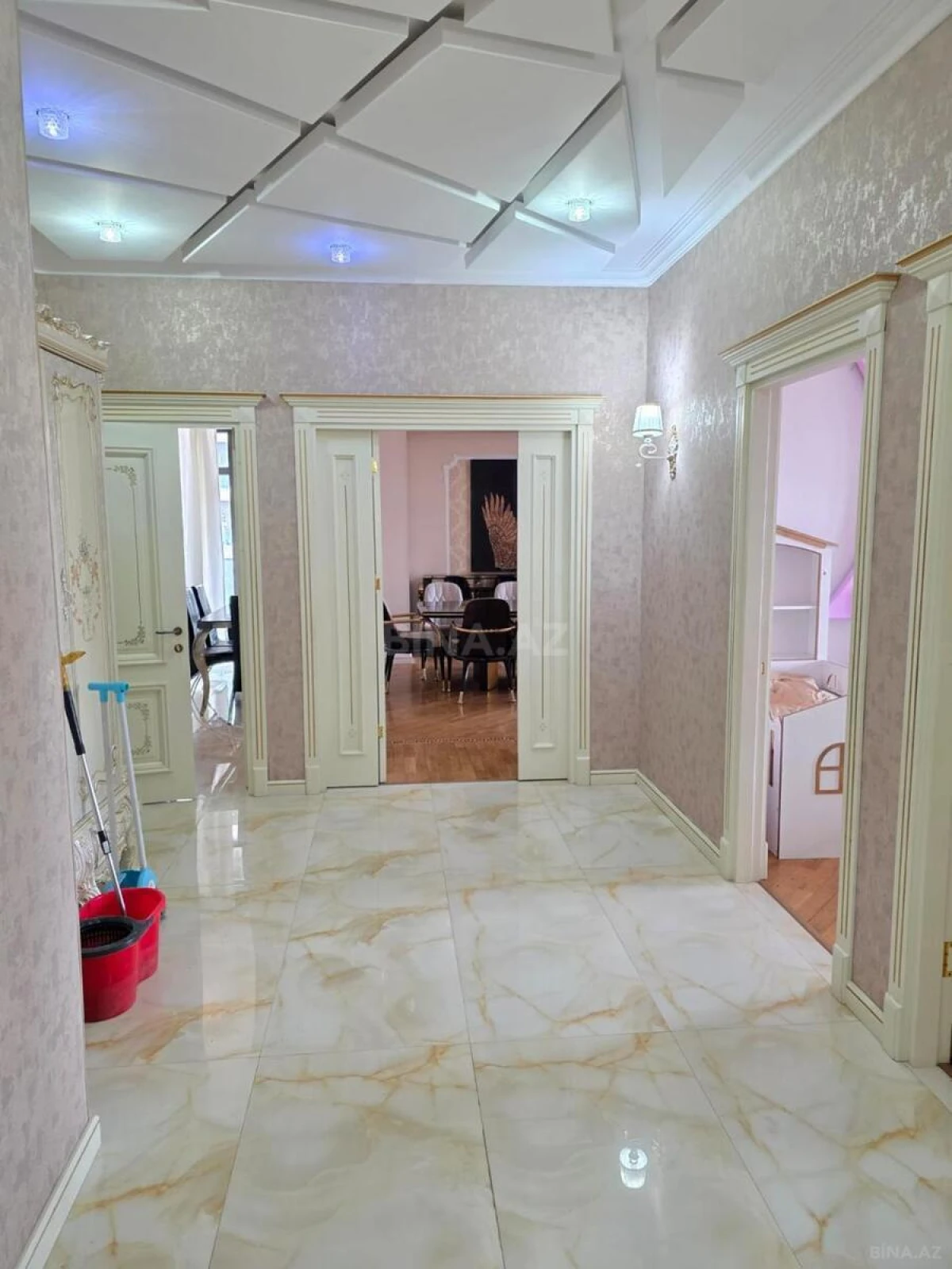 Kirayə verilir 3 otaqlı mənzil 144 m²