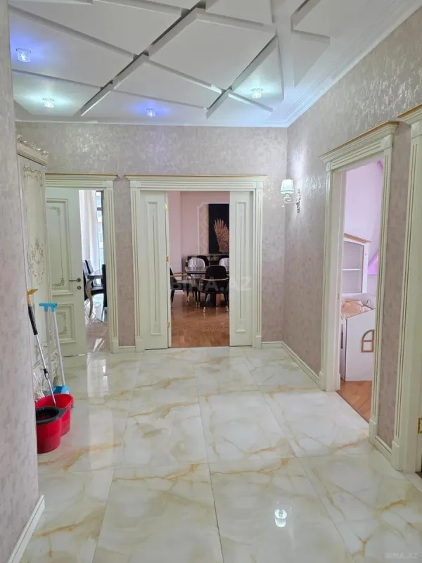 Kirayə verilir 3 otaqlı mənzil 144 m²