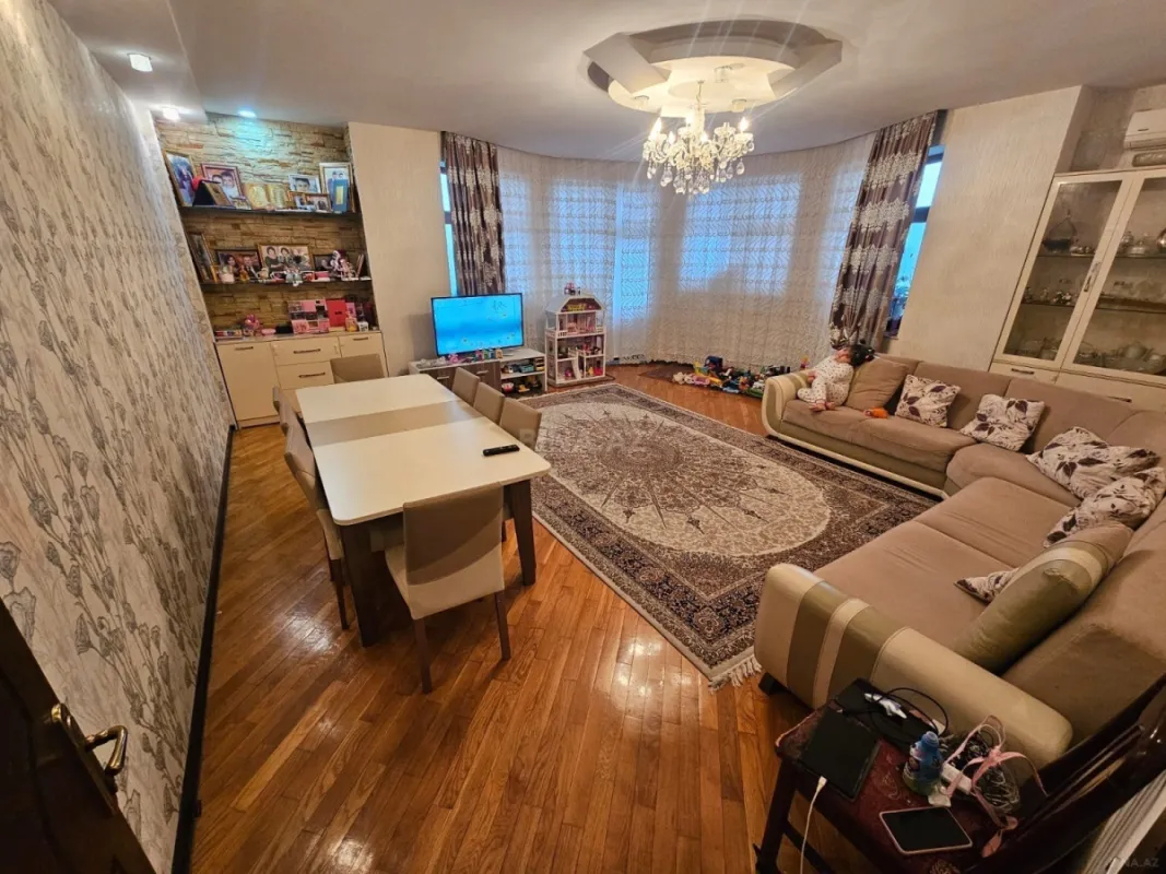 Satılır 2 otaqlı mənzil 107 m²