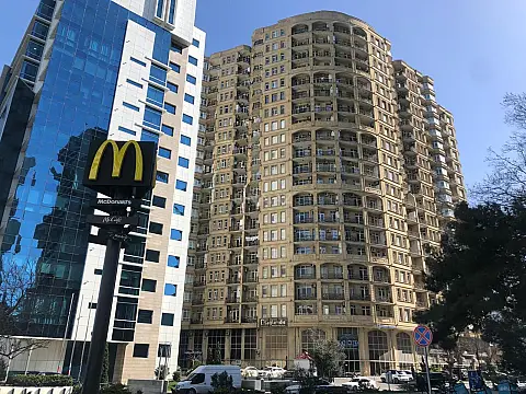 Satılır 3 otaqlı mənzil 160 m² — Bakı 3 otaq 160.00 m²