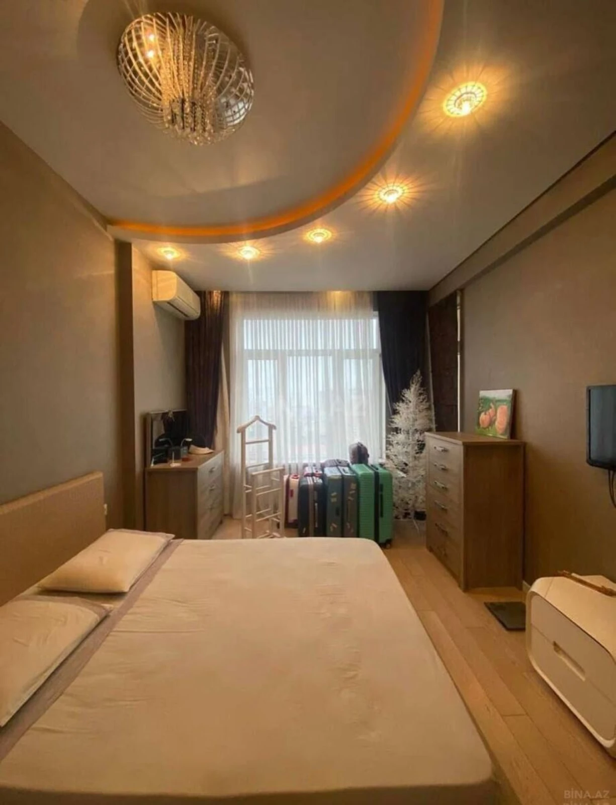 Satılır 3 otaqlı mənzil 160 m²