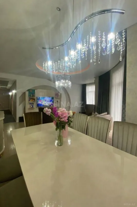 Satılır 3 otaqlı mənzil 160 m²