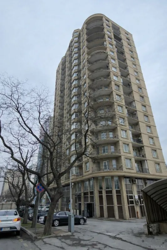 Satılır 3 otaqlı mənzil 160 m²