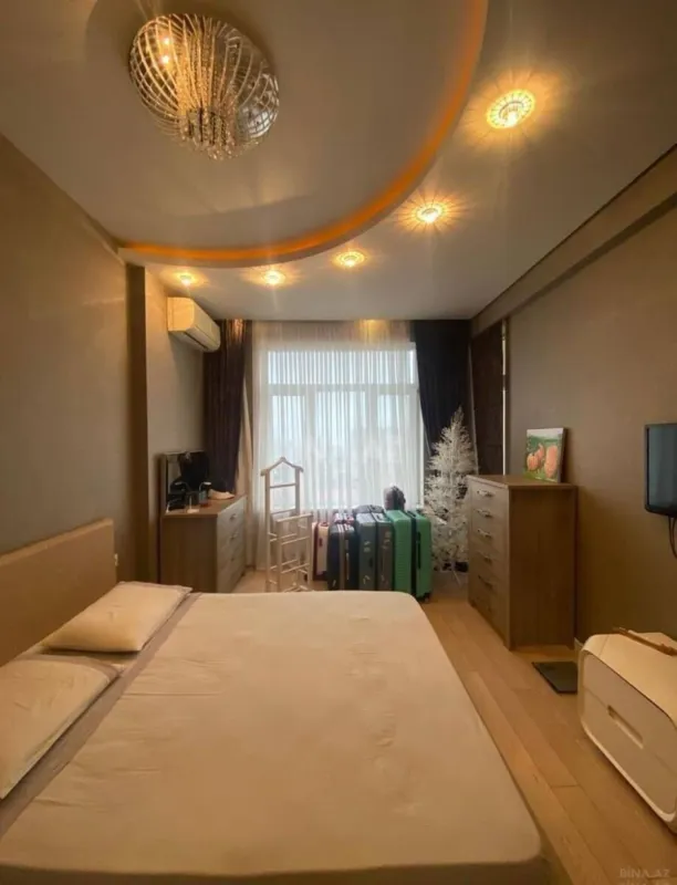 Satılır 3 otaqlı mənzil 160 m²