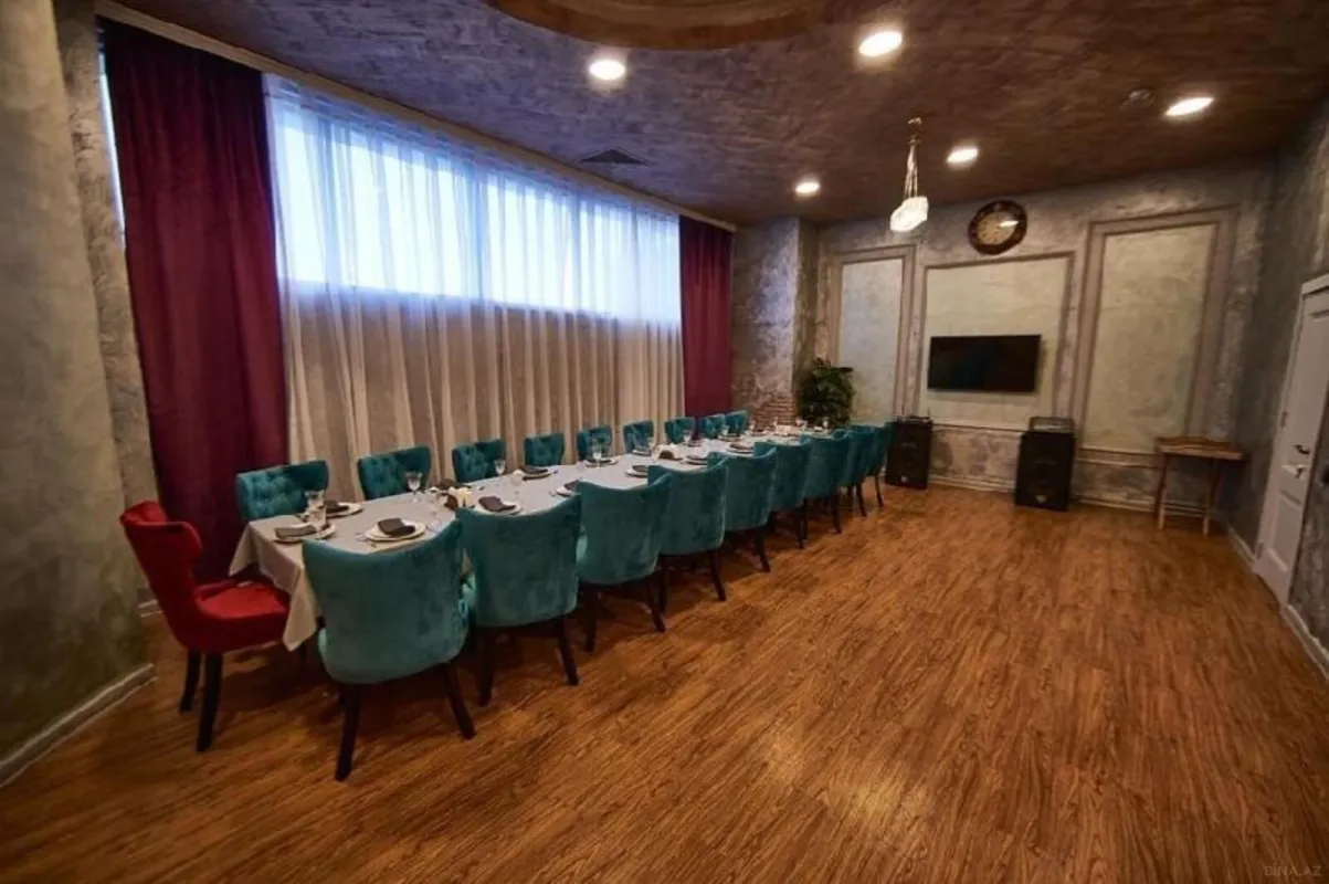 Satılır obyekt 400 m²