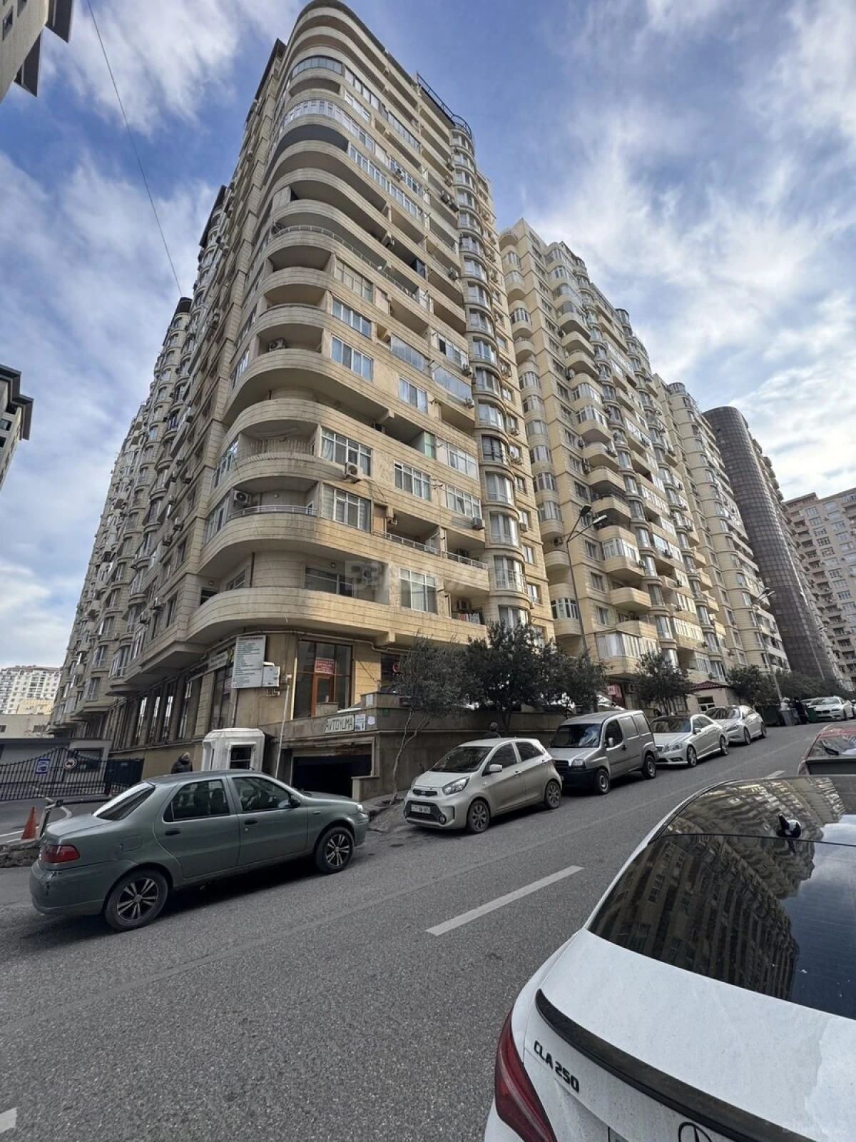 Satılır 2 otaqlı mənzil 68 m²