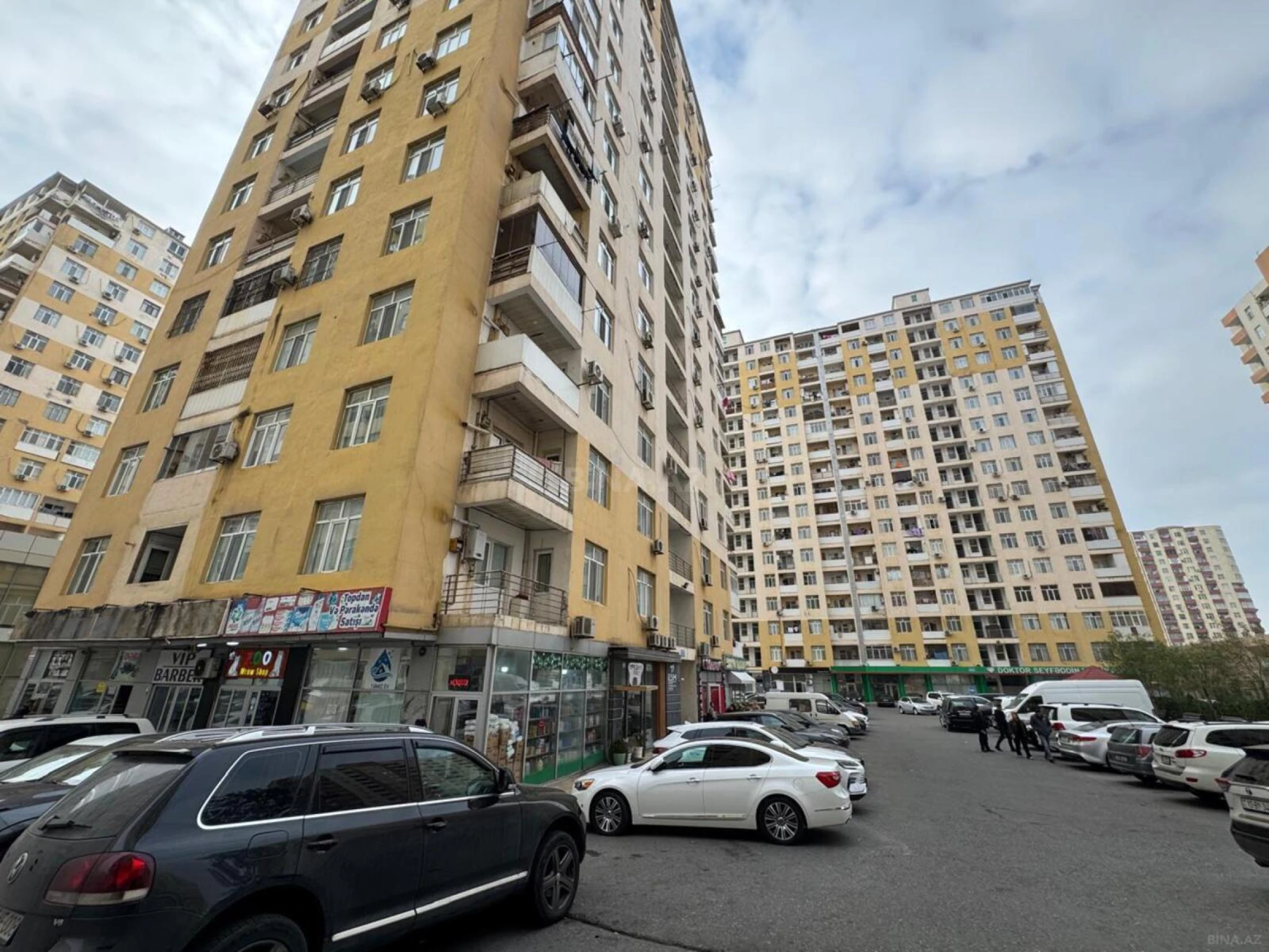 Satılır 4 otaqlı mənzil 160 m²