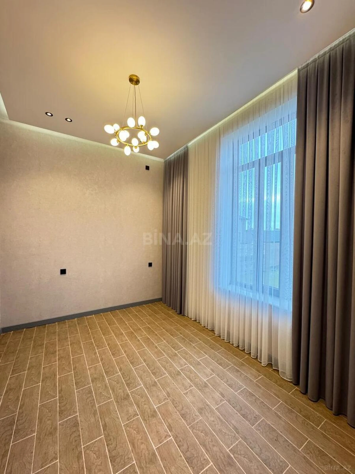 Satılır 5 otaqlı həyət evi 200 m²