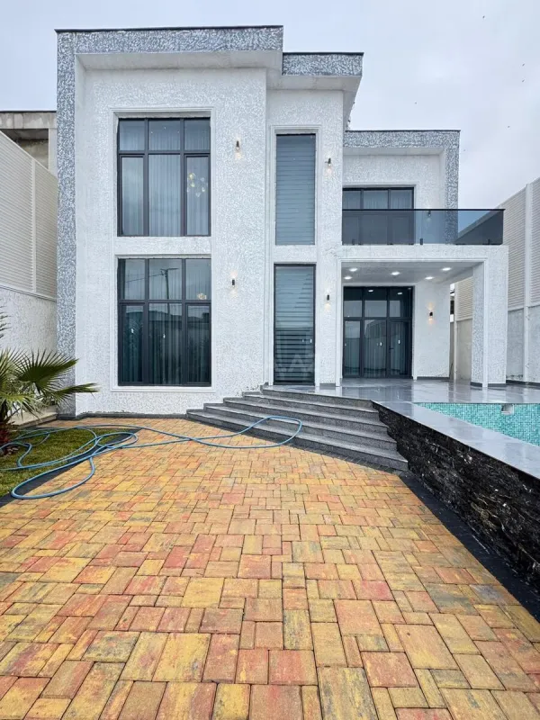 Satılır 5 otaqlı həyət evi 200 m²