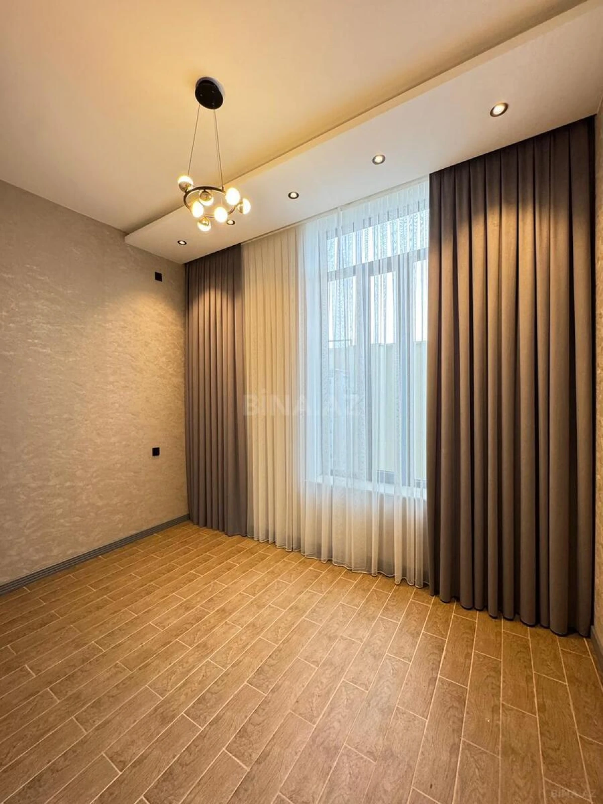Satılır 5 otaqlı həyət evi 200 m²