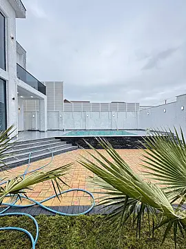 Satılır 5 otaqlı həyət evi 200 m²