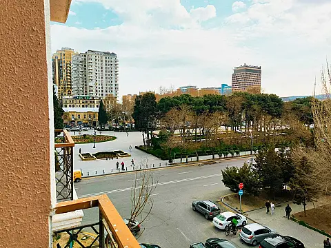 Kirayə verilir 2 otaqlı mənzil 60 m²