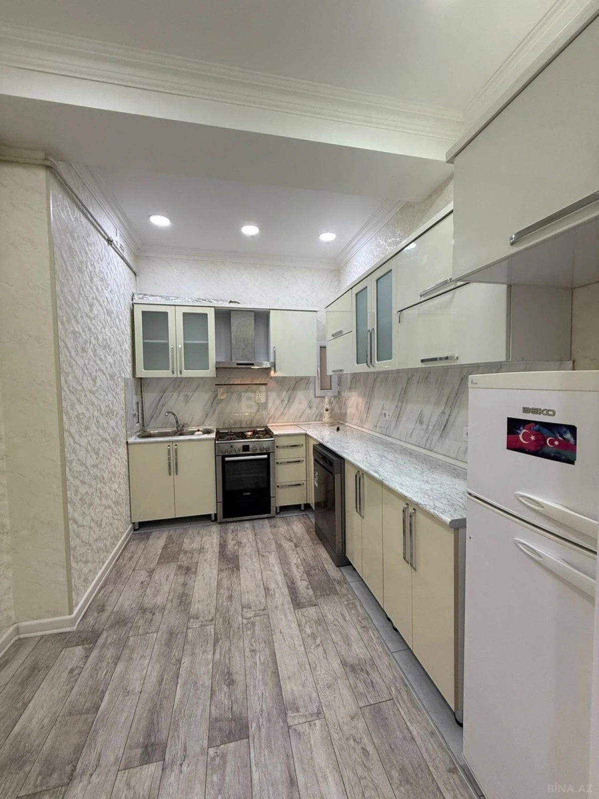Satılır 3 otaqlı mənzil 110 m²