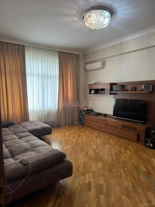 Satılır 2 otaqlı mənzil 92 m²