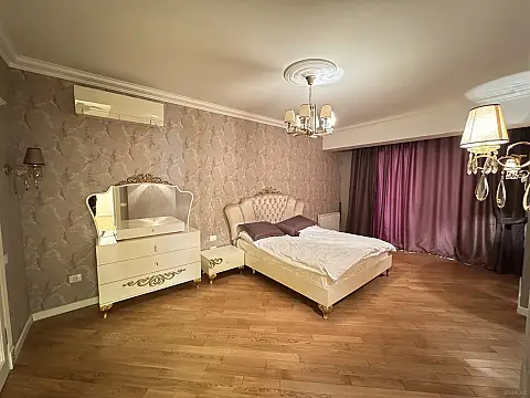 Kirayə verilir 4 otaqlı mənzil 181 m²