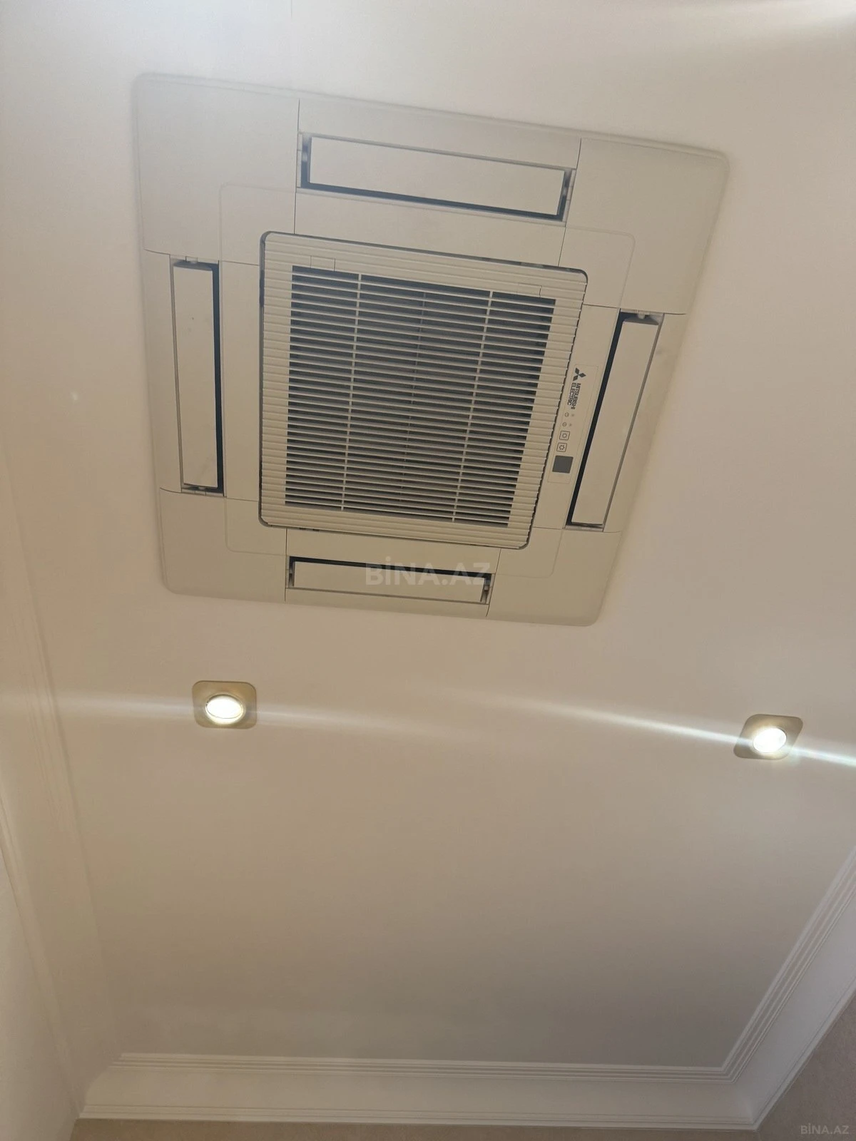 Kirayə verilir 4 otaqlı mənzil 181 m²