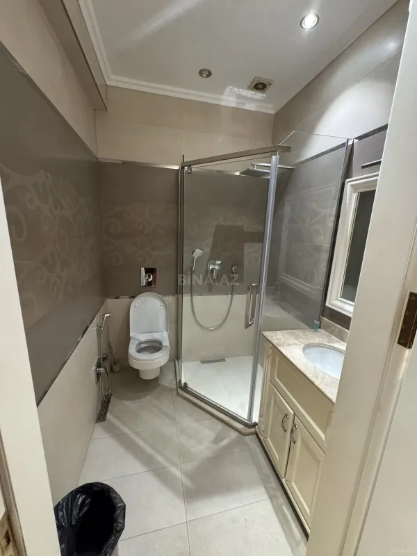 Kirayə verilir 4 otaqlı mənzil 181 m²