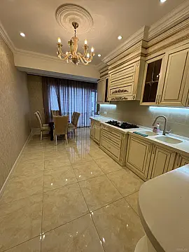 Kirayə verilir 4 otaqlı mənzil 181 m²
