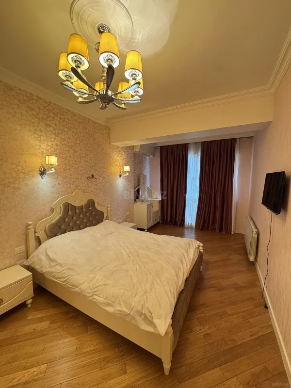 Kirayə verilir 4 otaqlı mənzil 181 m²
