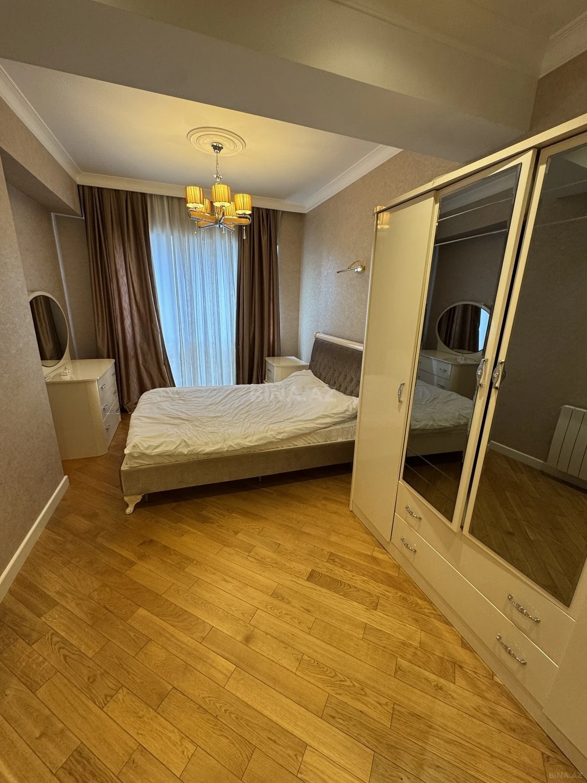 Kirayə verilir 4 otaqlı mənzil 181 m²