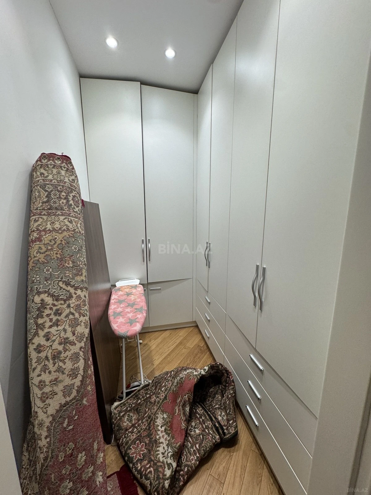 Kirayə verilir 4 otaqlı mənzil 181 m²