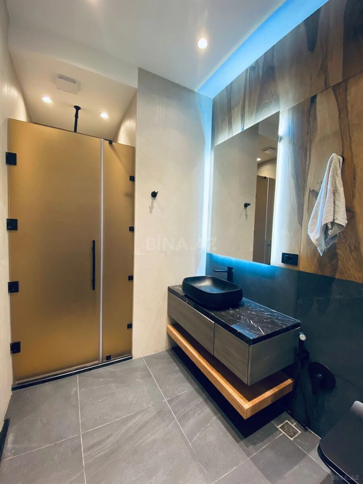 Kirayə verilir 2 otaqlı mənzil 67 m²