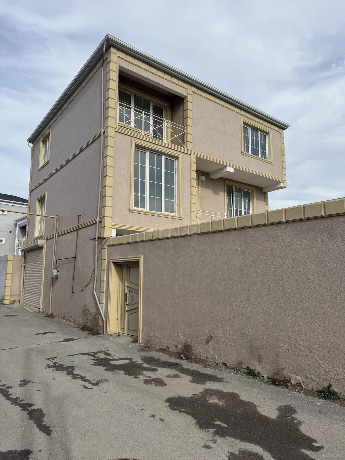 Satılır 6 otaqlı həyət evi 250 m²