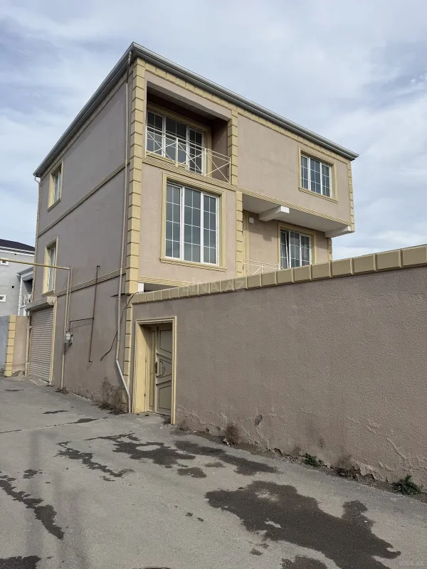 Satılır 6 otaqlı həyət evi 250 m²