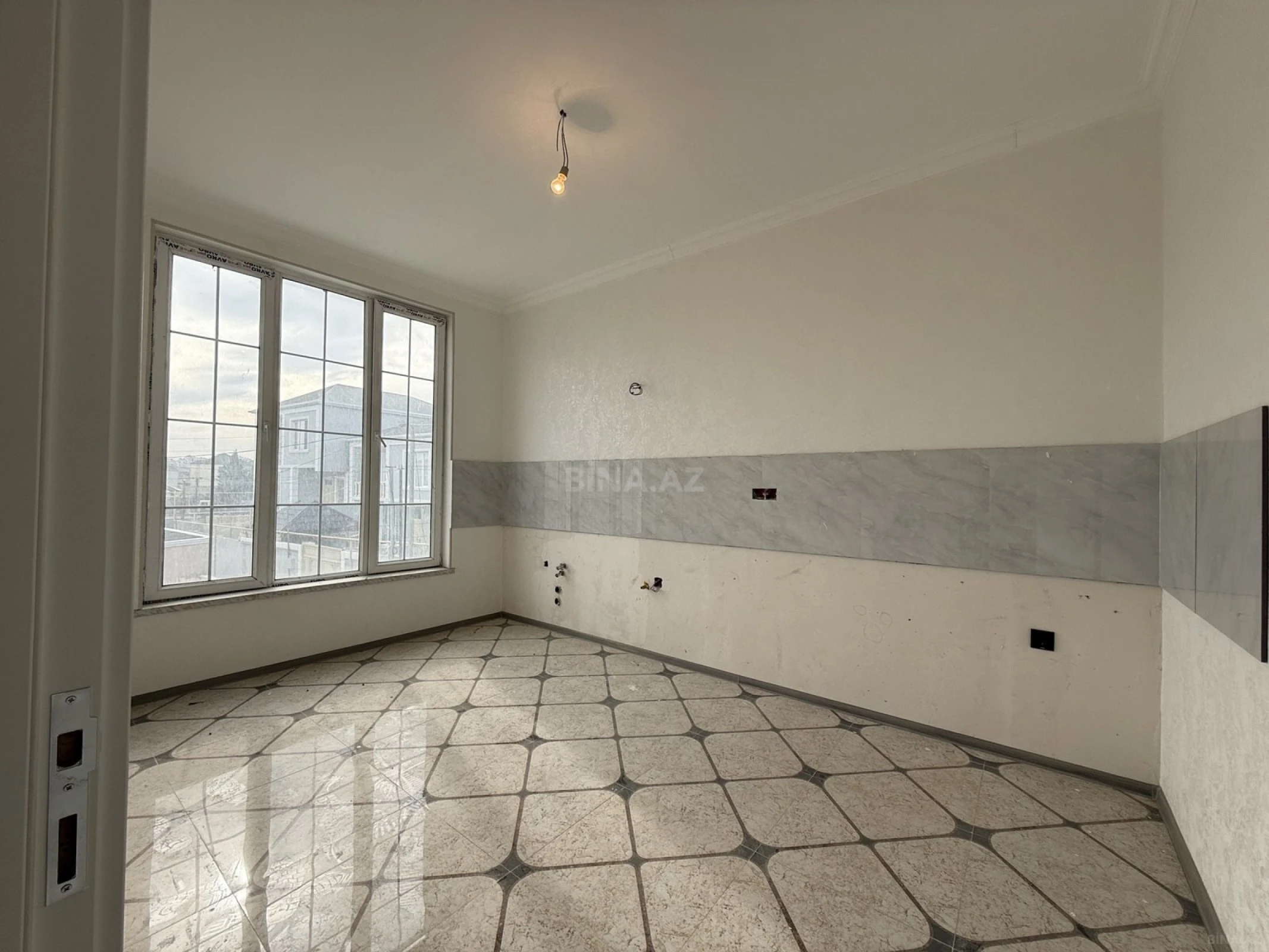 Satılır 6 otaqlı həyət evi 250 m²