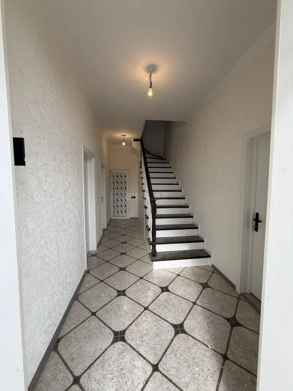 Satılır 6 otaqlı həyət evi 250 m²