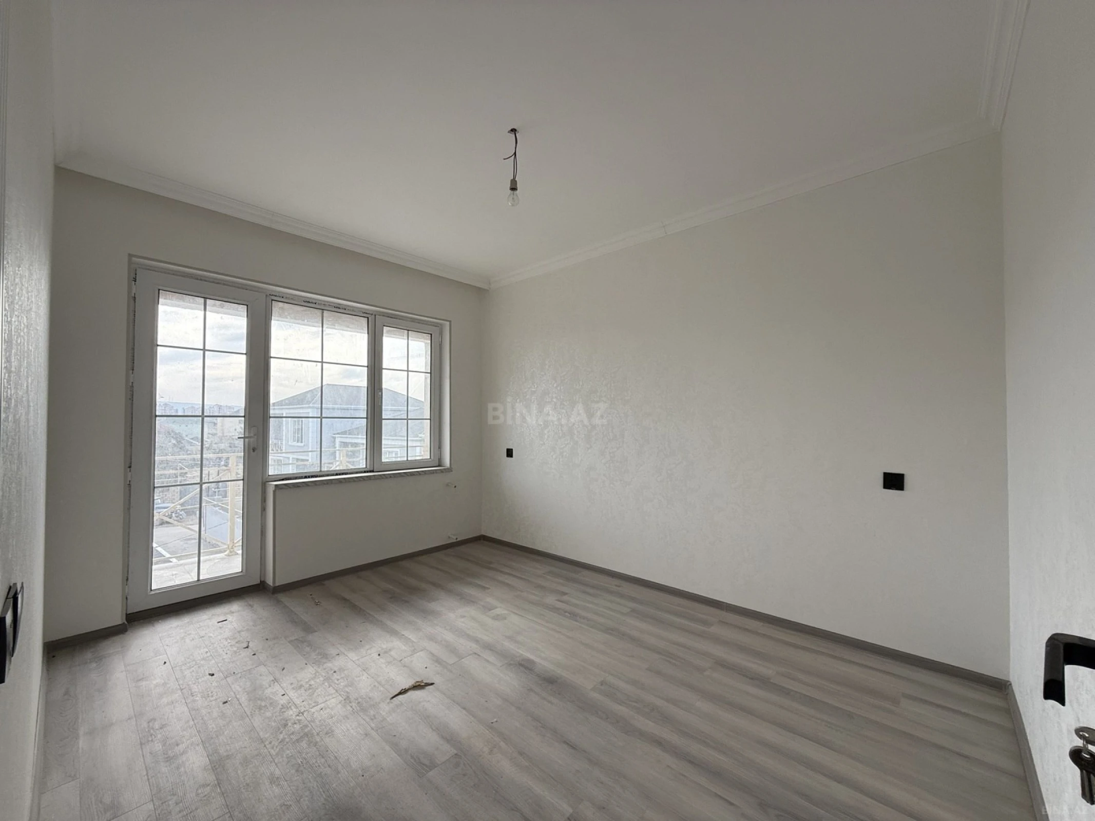 Satılır 6 otaqlı həyət evi 250 m²