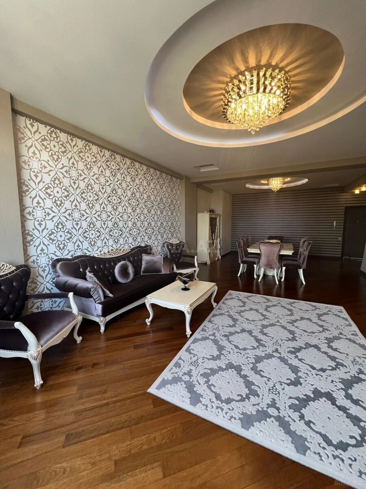 Satılır 4 otaqlı mənzil 170 m²
