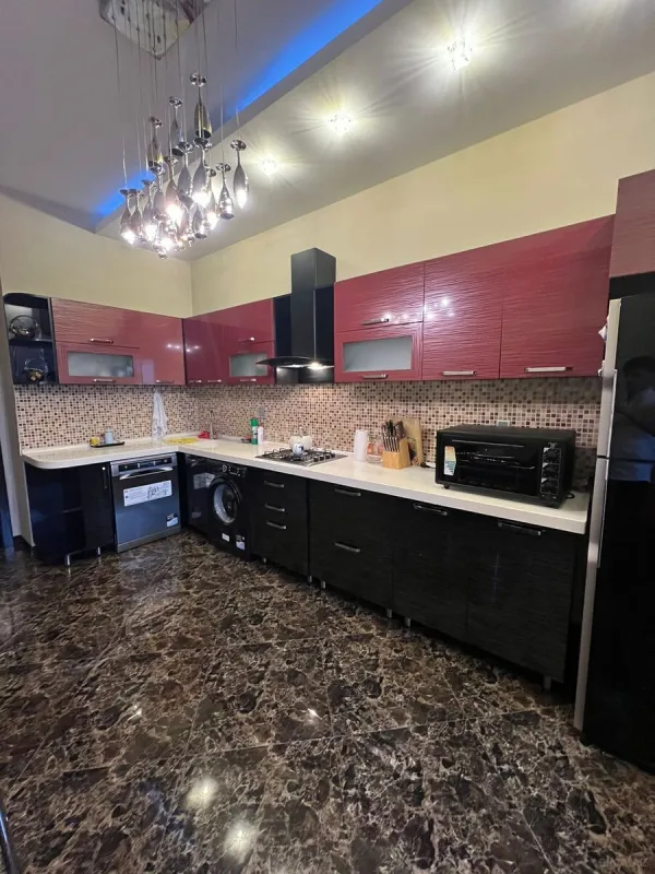 Satılır 4 otaqlı mənzil 170 m²