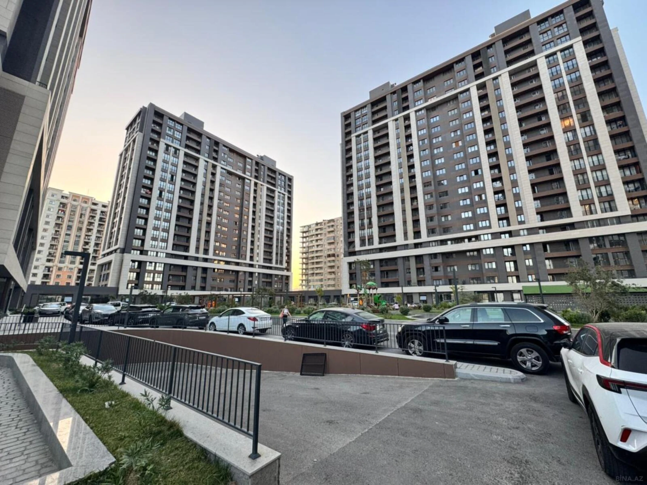 Satılır 3 otaqlı mənzil 128 m²