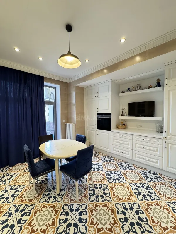 Satılır 3 otaqlı mənzil 170 m²