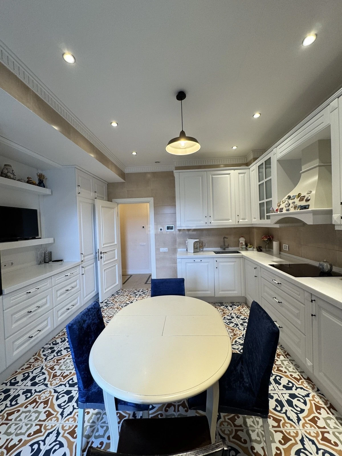 Satılır 3 otaqlı mənzil 170 m²