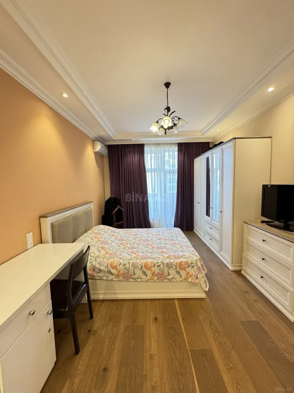 Satılır 3 otaqlı mənzil 170 m²