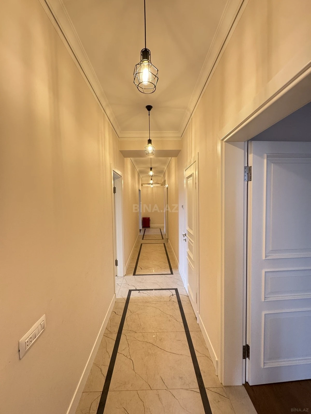 Satılır 3 otaqlı mənzil 170 m²