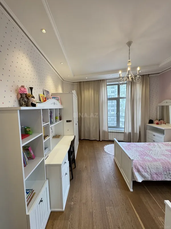 Satılır 3 otaqlı mənzil 170 m²