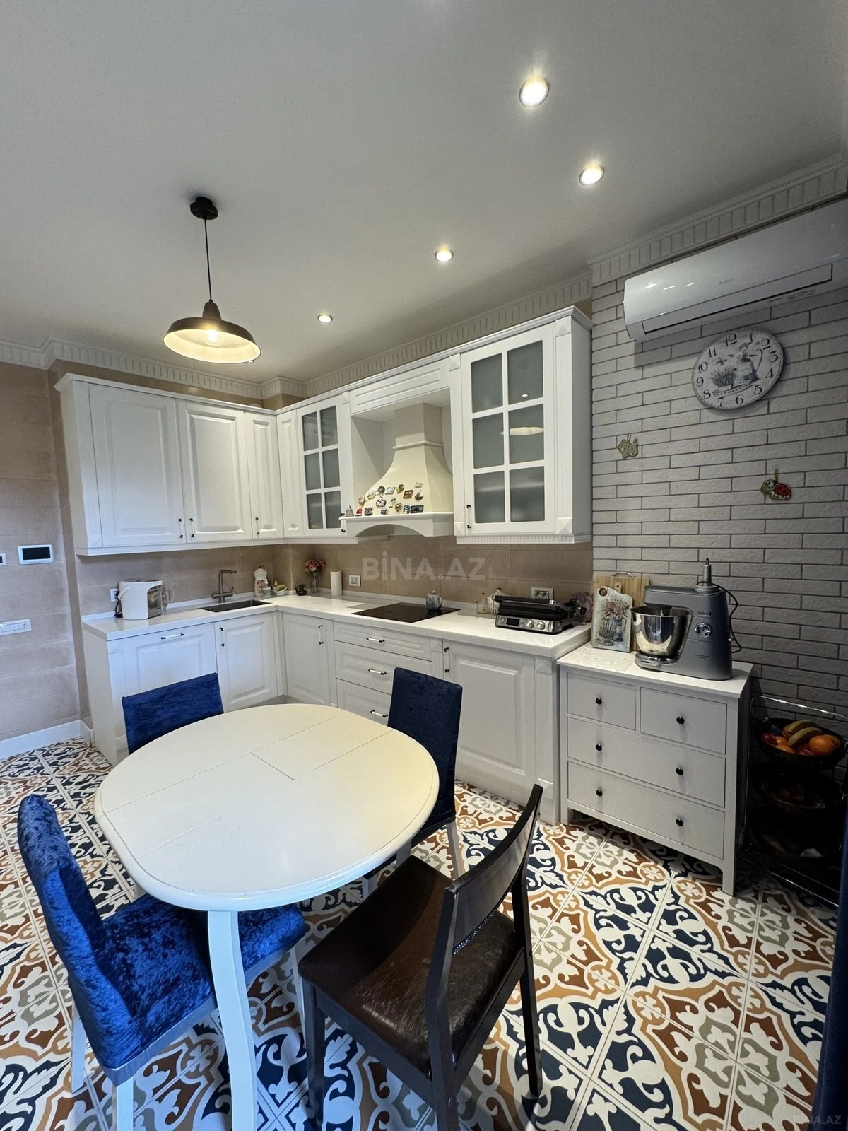 Satılır 3 otaqlı mənzil 170 m²