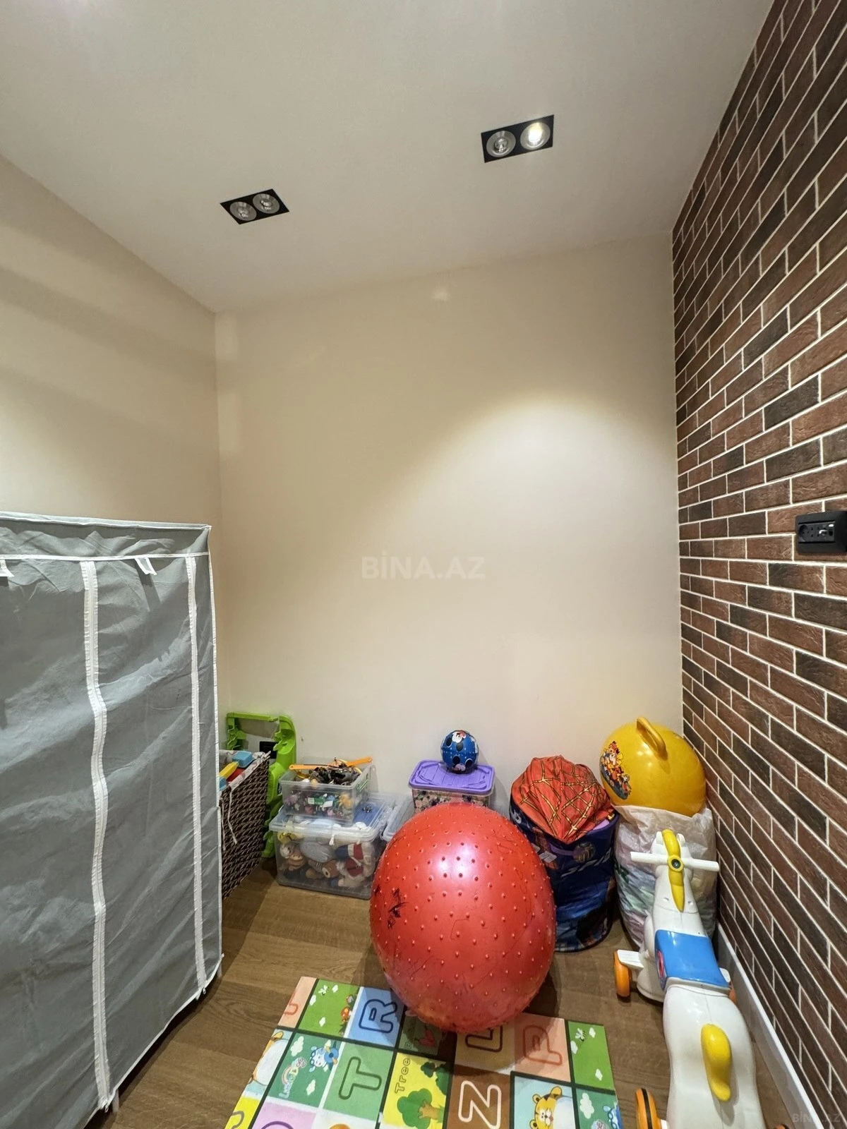 Satılır 3 otaqlı mənzil 170 m²