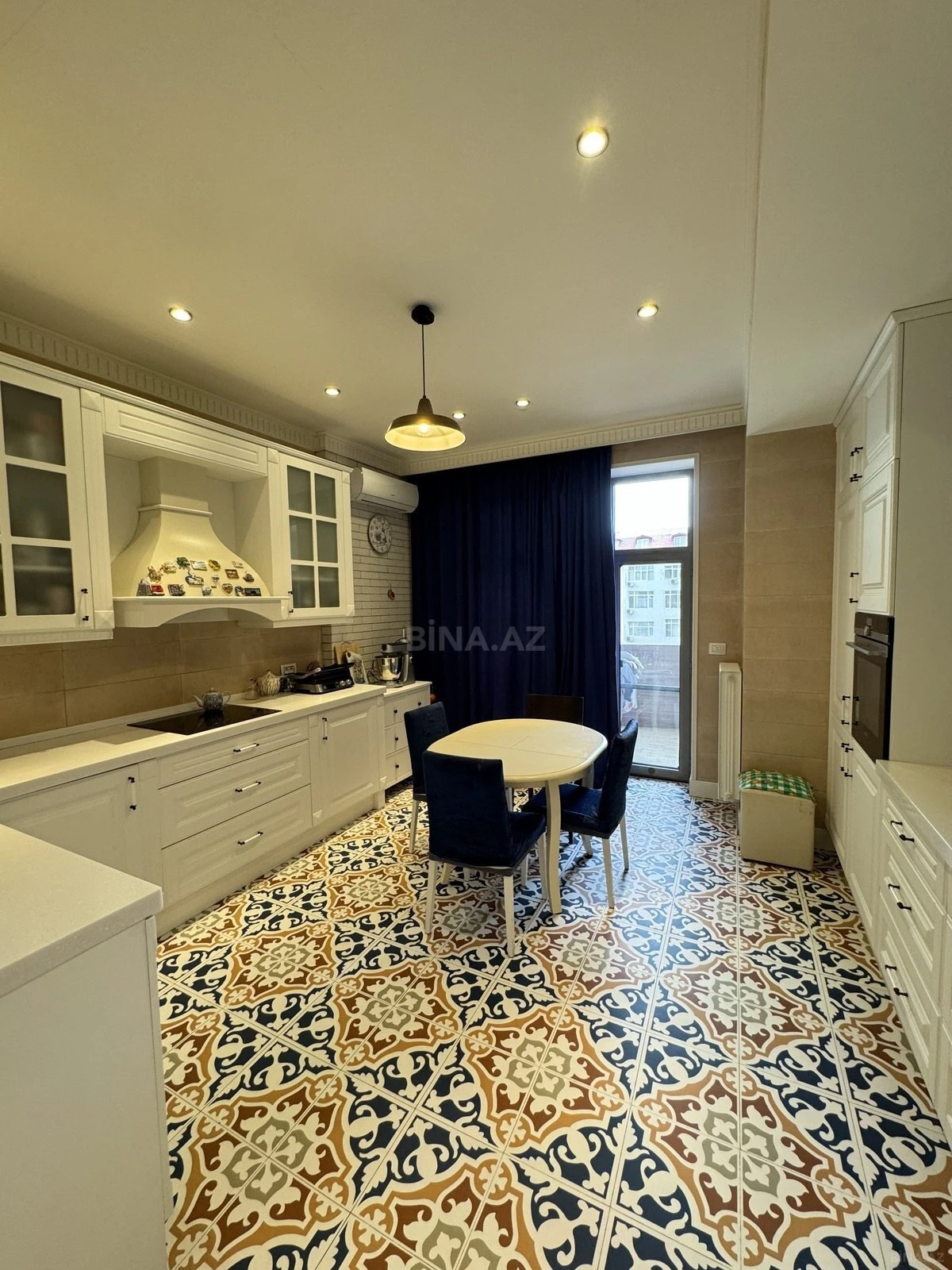 Satılır 3 otaqlı mənzil 170 m²