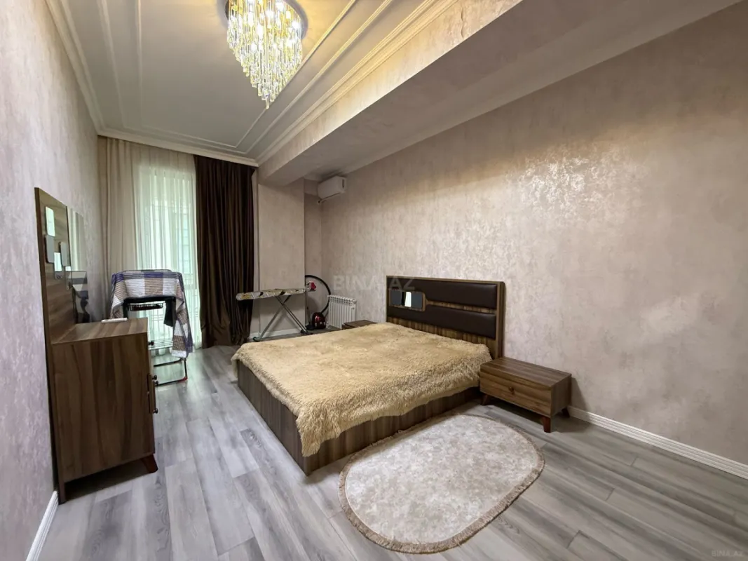 Satılır 2 otaqlı mənzil 93 m²