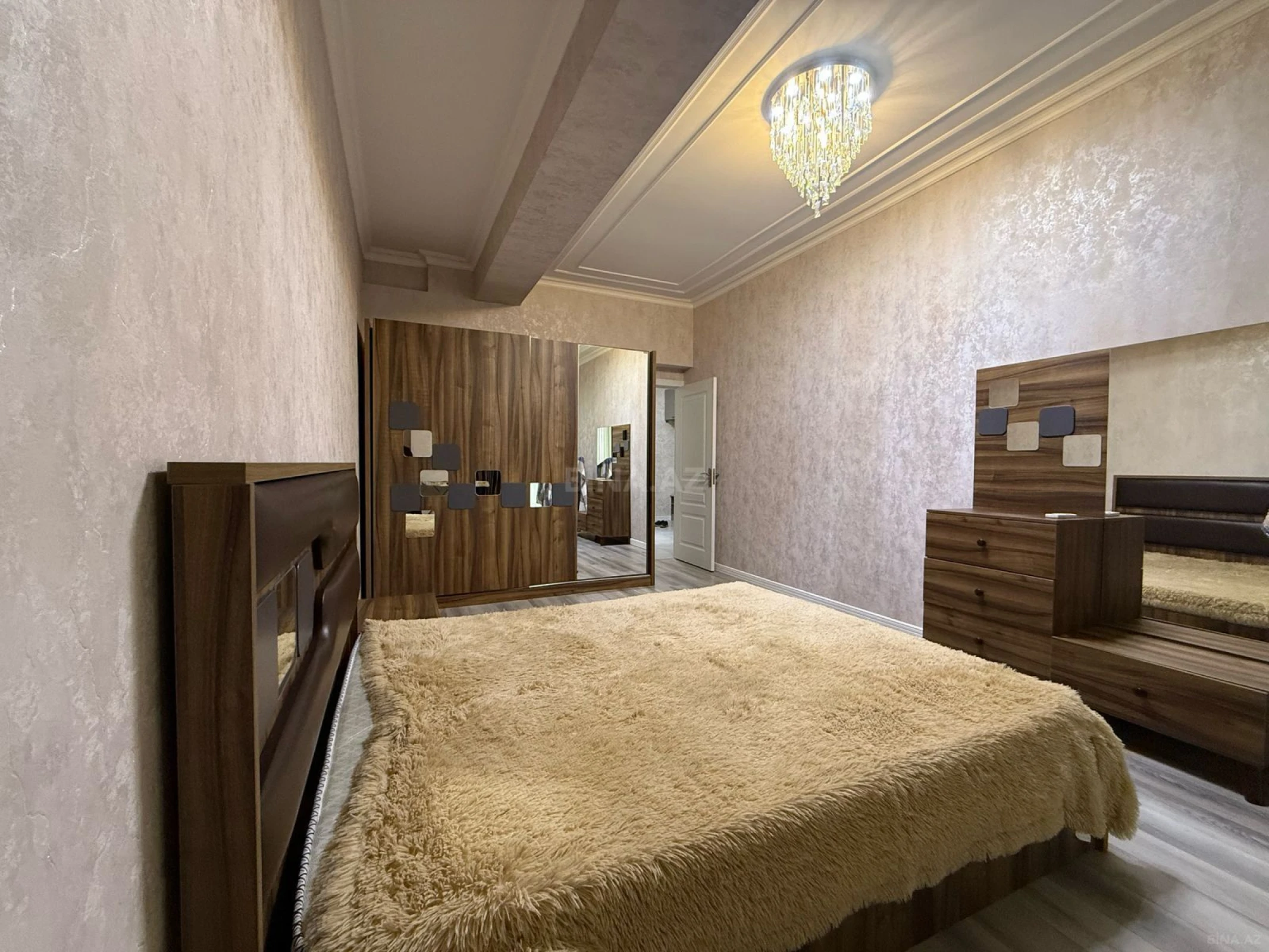 Satılır 2 otaqlı mənzil 93 m²