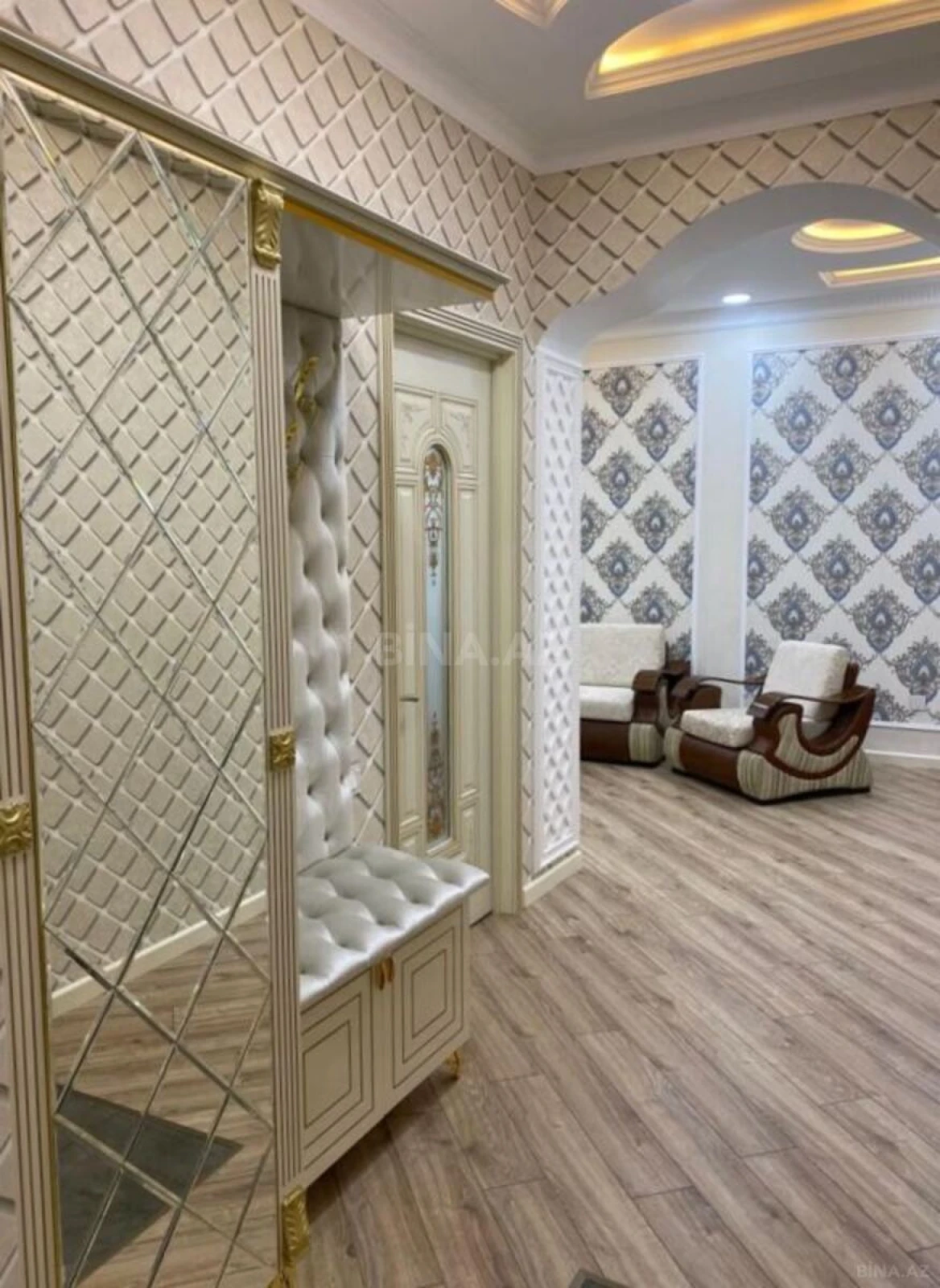 Satılır 2 otaqlı mənzil 93 m²