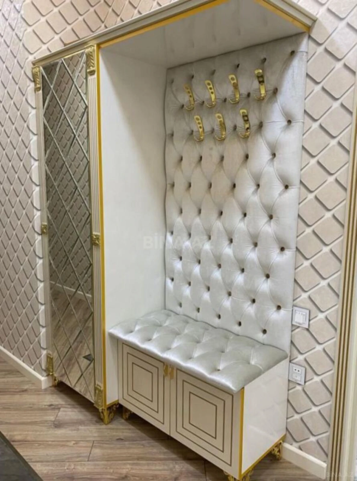 Satılır 2 otaqlı mənzil 93 m²