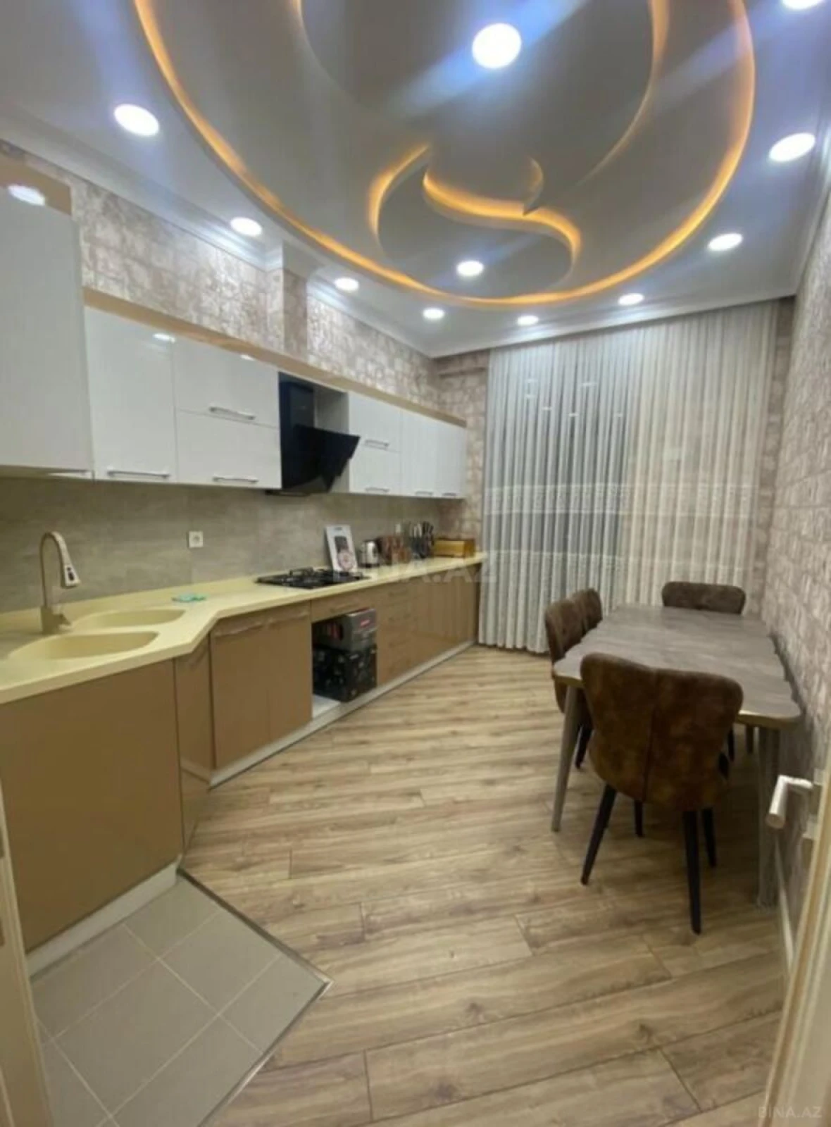Satılır 2 otaqlı mənzil 93 m²