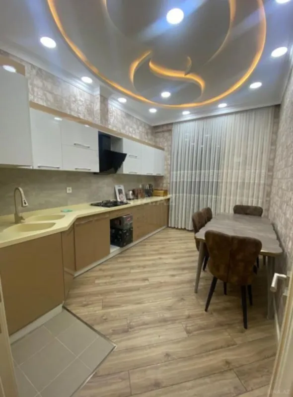 Satılır 2 otaqlı mənzil 93 m²