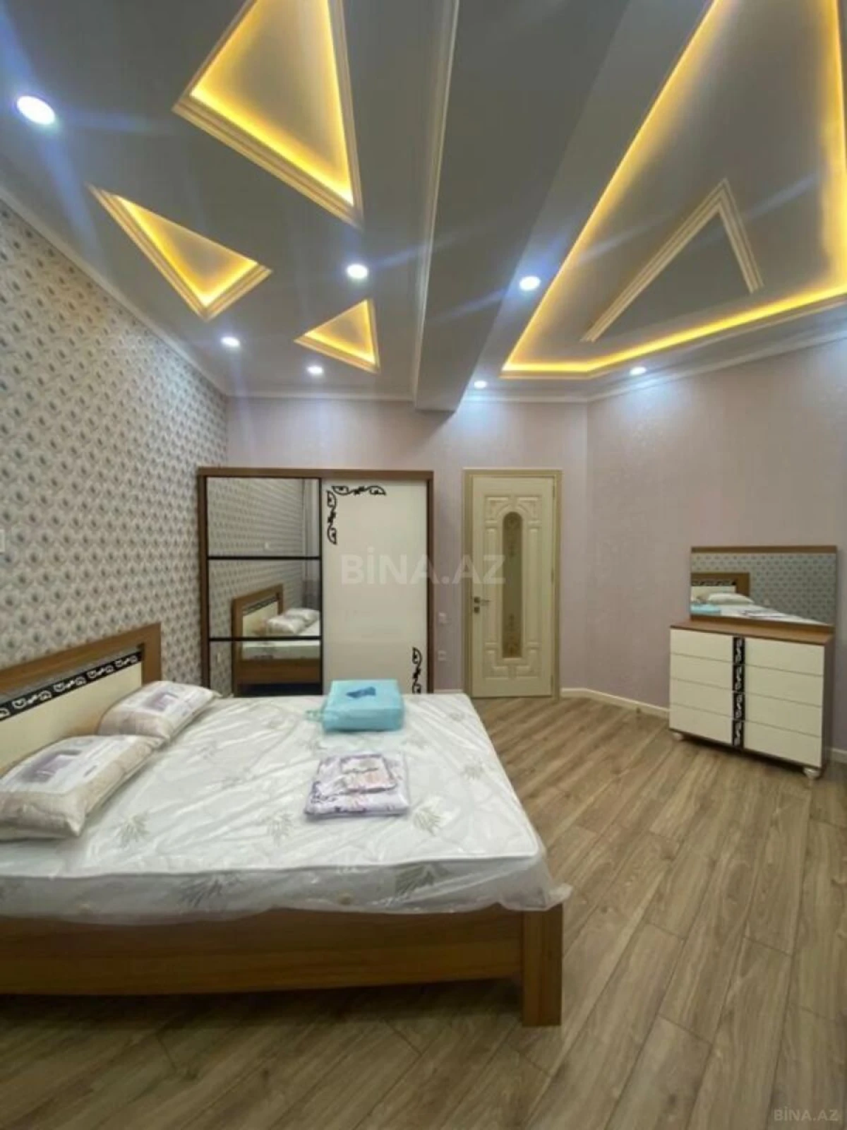 Satılır 2 otaqlı mənzil 93 m²