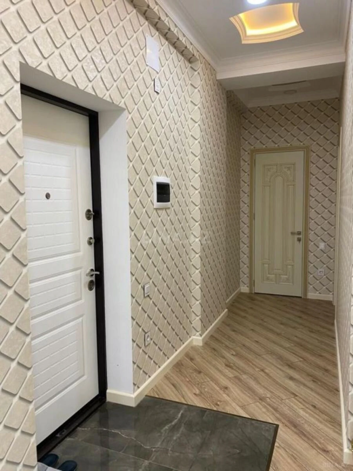 Satılır 2 otaqlı mənzil 93 m²